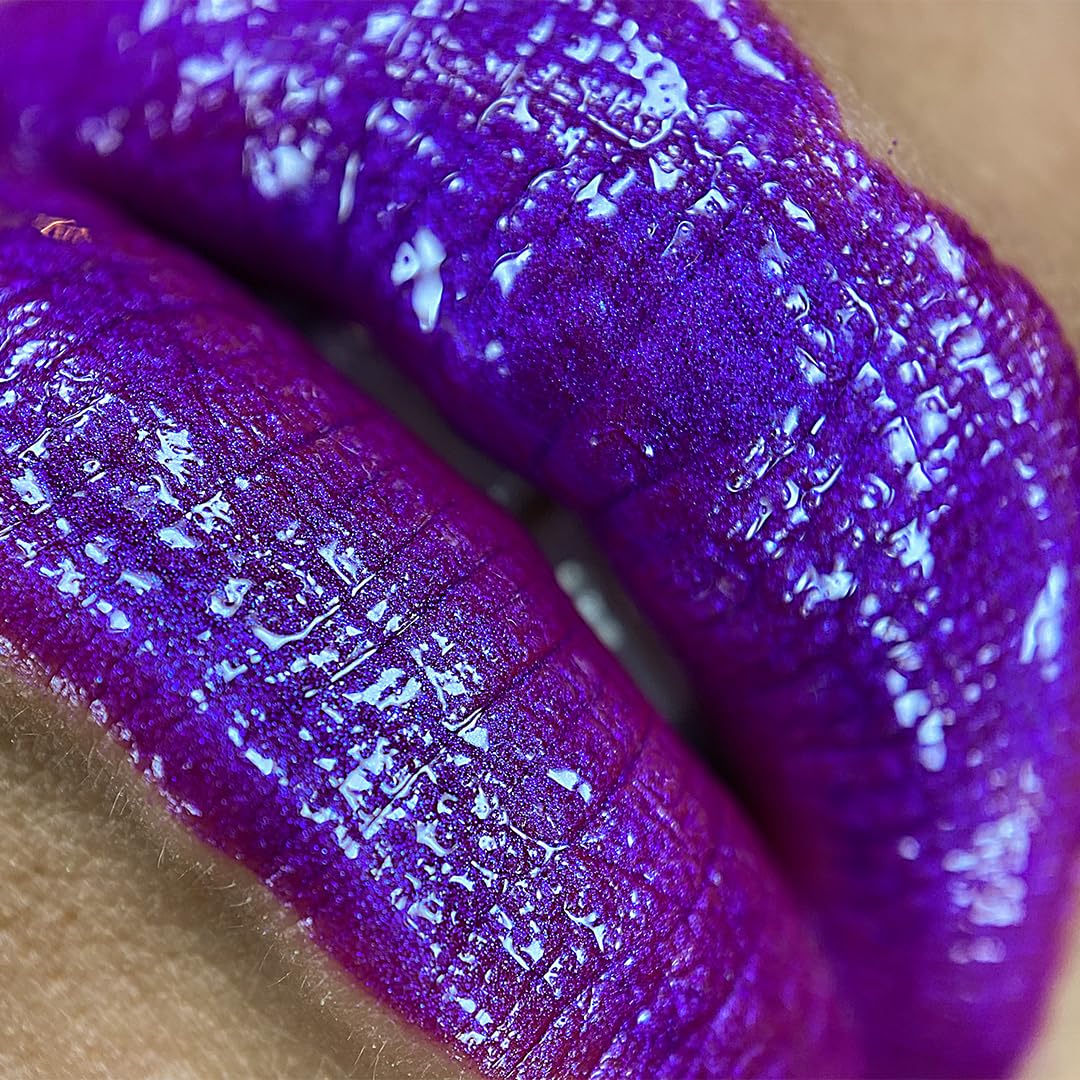 UNICORN SNOT applicator showing doe-foot tip for precise metallic lip application