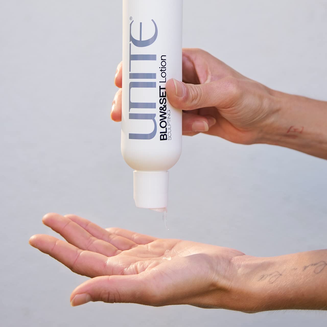 UNITE BLOW&SET used during blow-dry demonstrating volume and faster styling