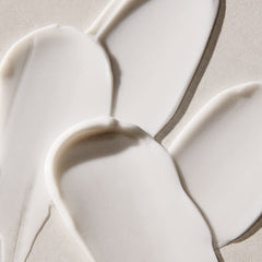 UNITE SMOOTH&SHINE applied to damp hair demonstrating reduced blow-dry time and smoother finish