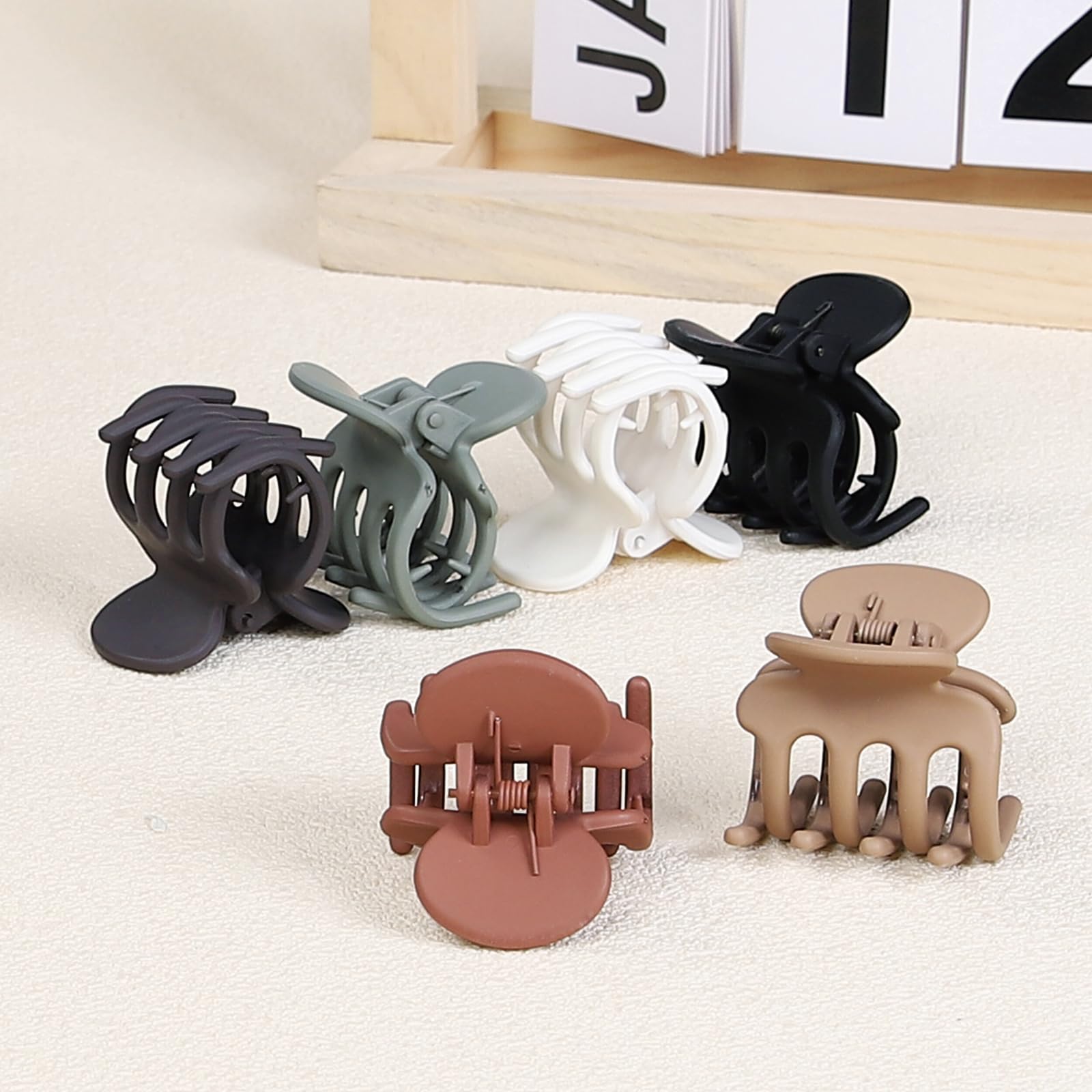 USDNICE six colored clips arranged to show outfit-matching versatility