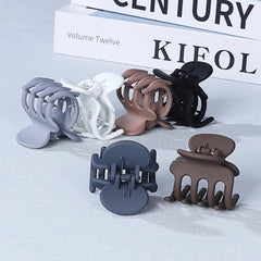 USDNICE open clip showing teeth and rounded tips for reduced snagging benefit