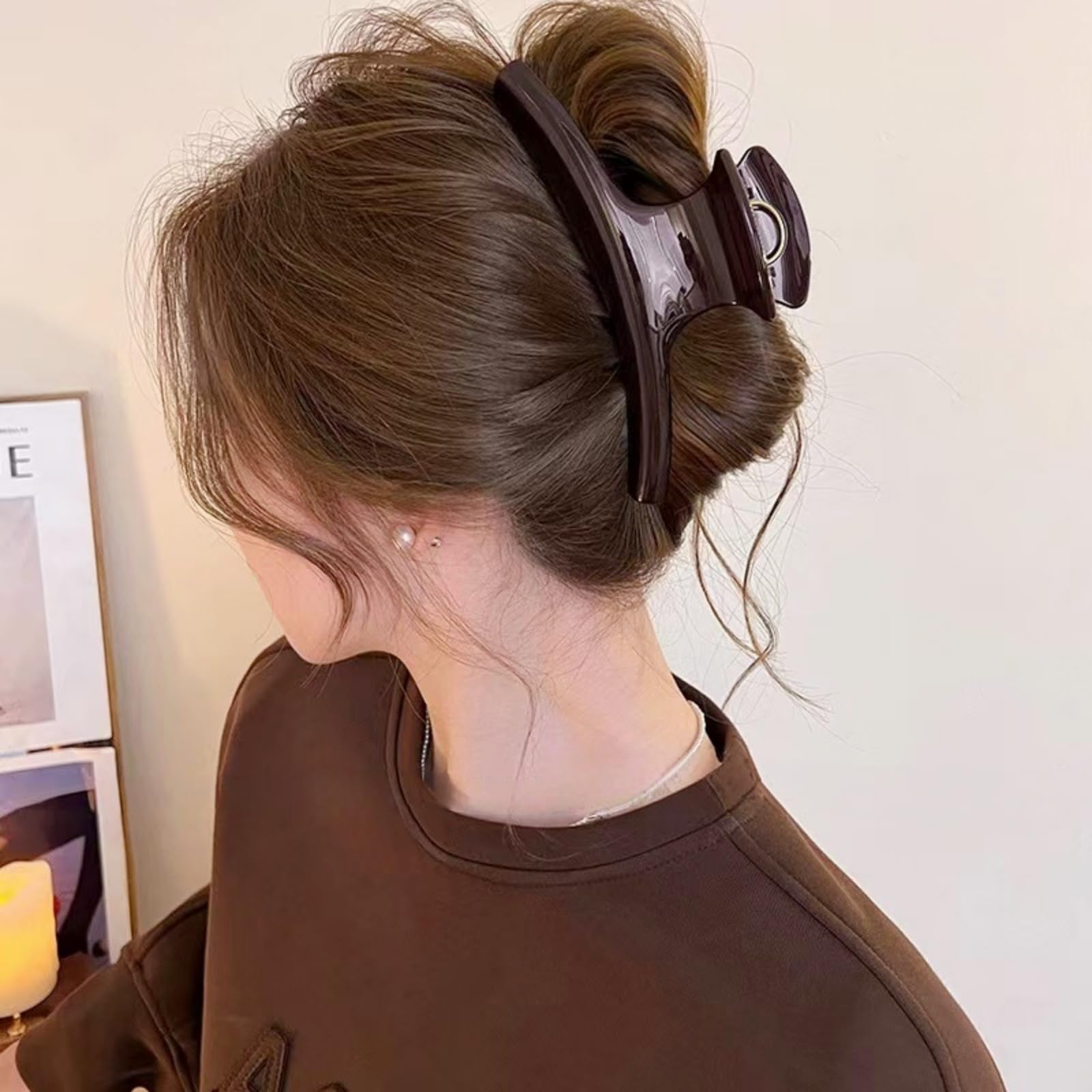 UVANKAUP in-use holding a full bun for all-day secure styling