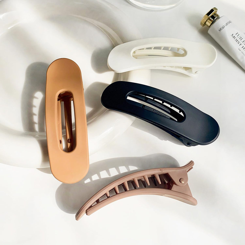 UVANKAUP clip holding hair while applying makeup for hands-free convenience