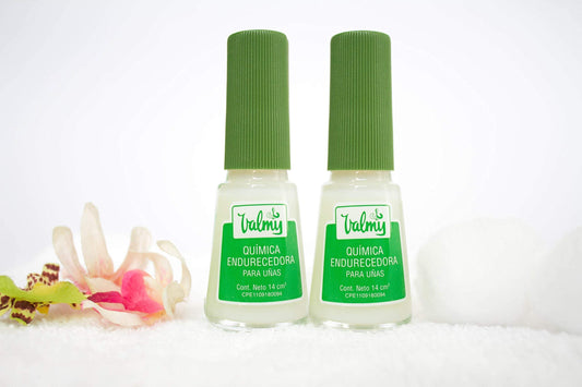 Valmy texture close-up of glossy clear polish emphasizing strengthening film