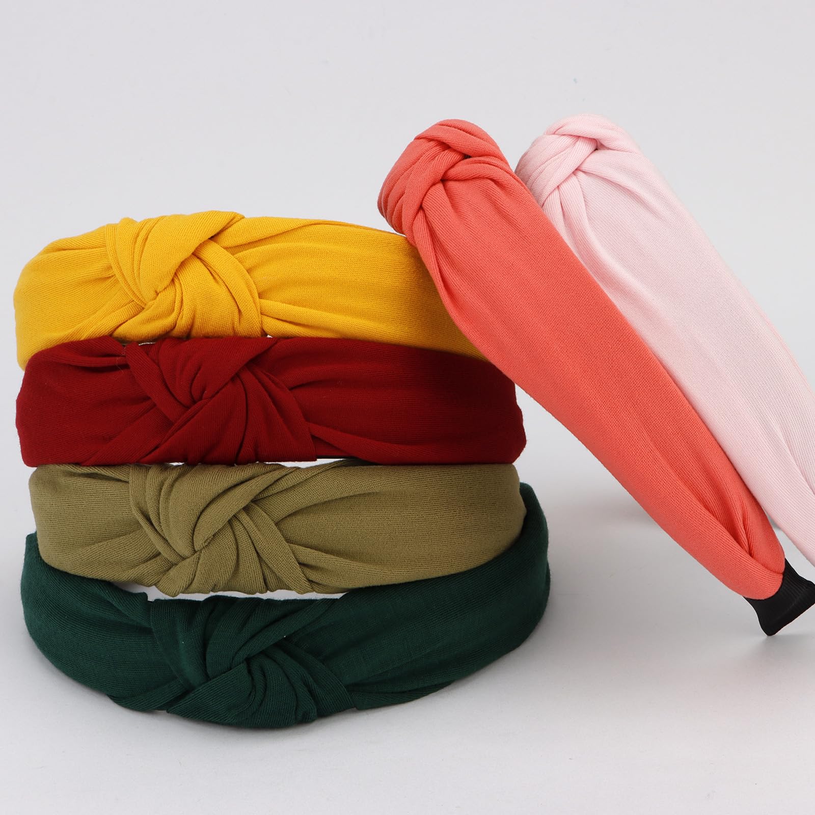 VELSCRUN headband used during workout keeping hair controlled and comfortable