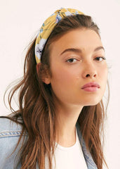 VELSCRUN close-up of knotted front highlighting secure fit and fashion detail