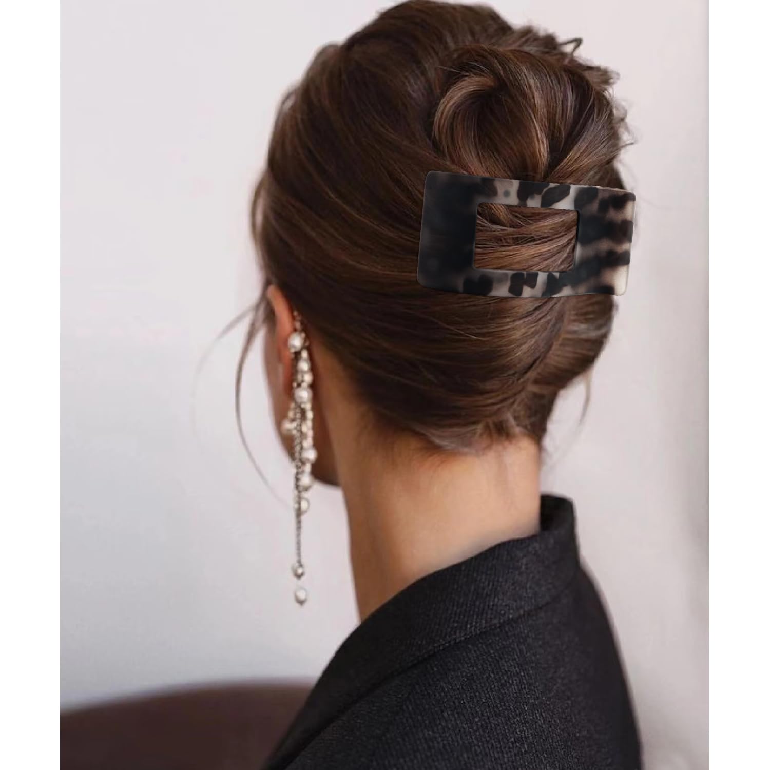 VELSCRUN half-up hairstyle in use for quick everyday styling benefit