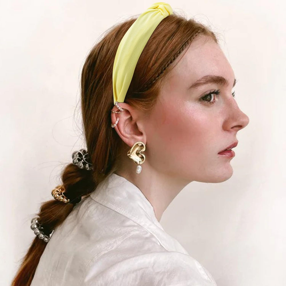 VELSCRUN headband on model in casual outfit demonstrating effortless style