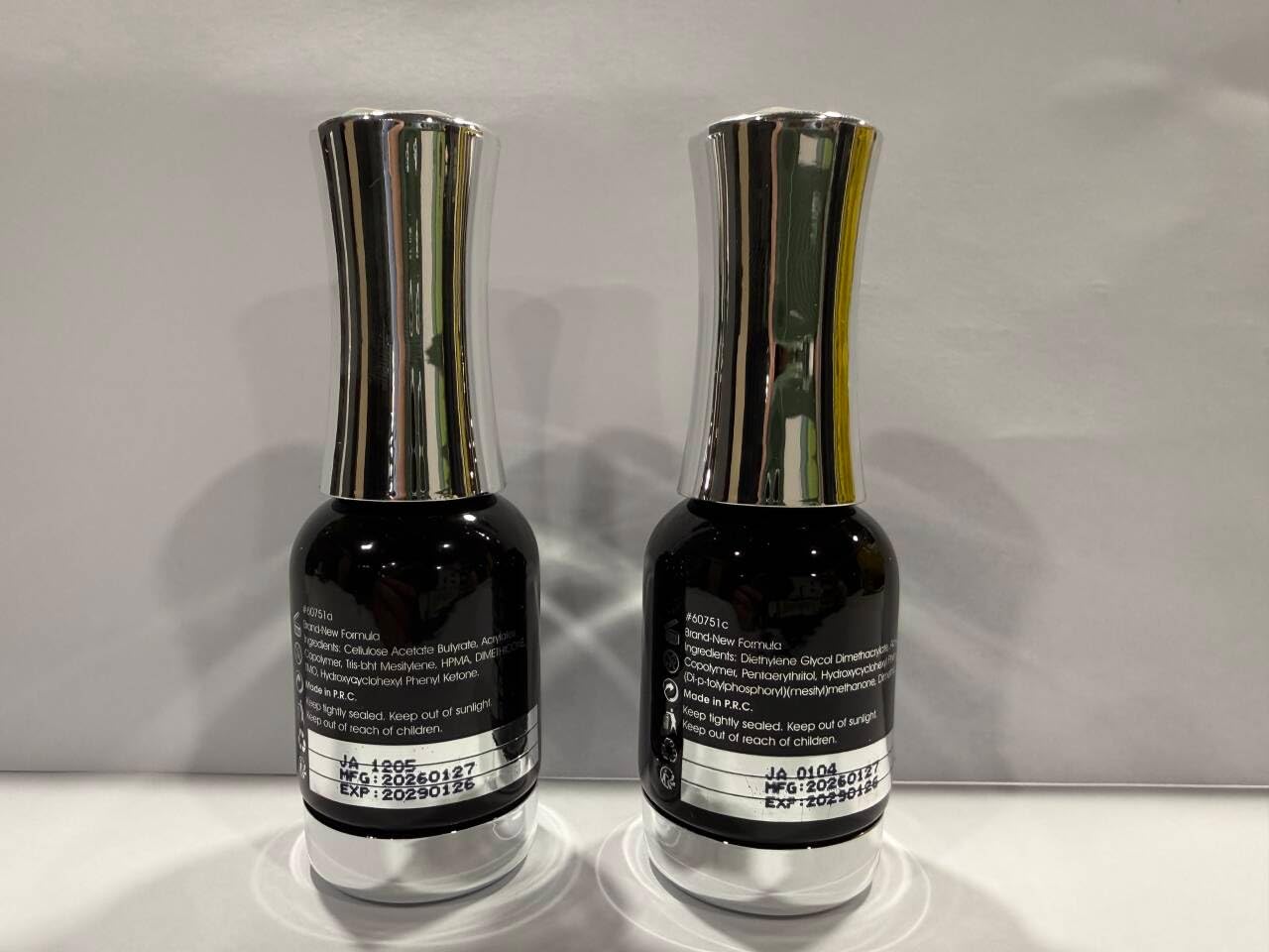 VENALISA applied on natural nails highlighting long-lasting wear