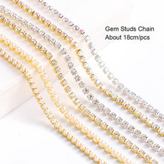 Vezocim close-up of pearls and gems on chain highlighting sparkle