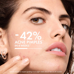 VICHY cream texture close-up highlighting lightweight finish and absorbency
