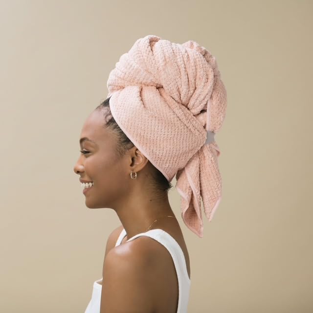 VOLO twist loop detail on towel illustrating snug strap convenience