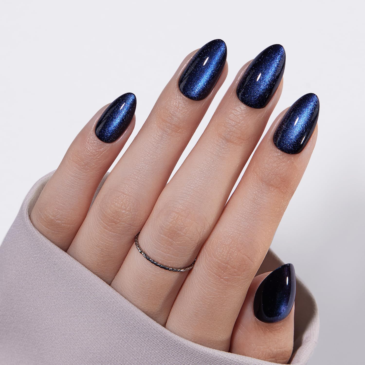 VSALON size comparison with fingers to help select correct fit