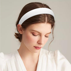 WantGor in use applying makeup keeps hair away from face effectively