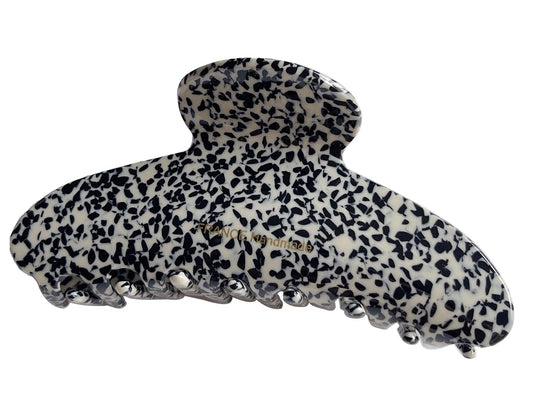 Wenlly front view of tortoise shell clip showing elegant design and reliable hold