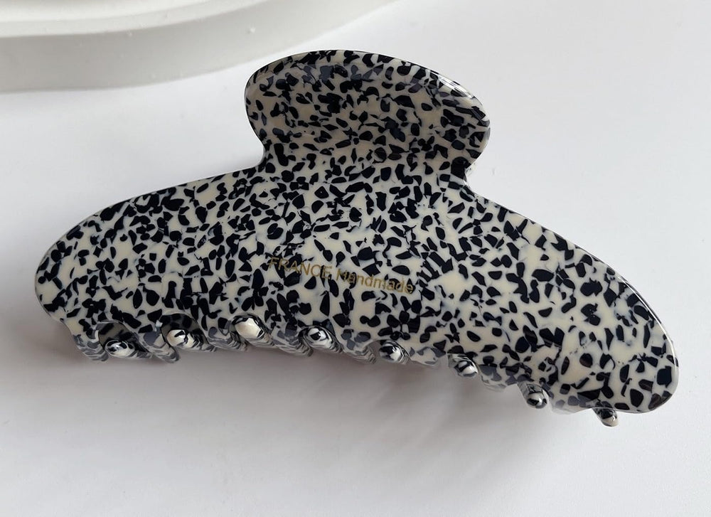 Wenlly clip styled in half-up hair demonstrating comfortable secure hold