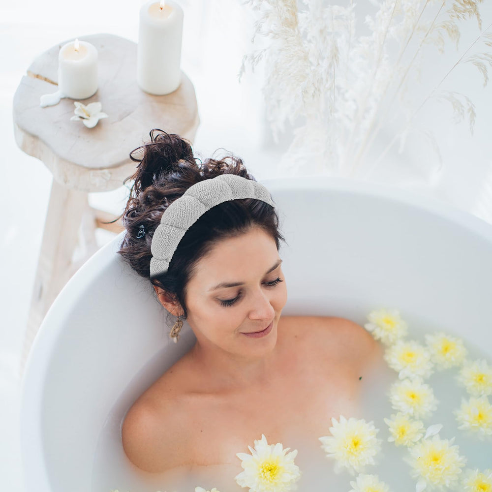 WHAVEL headband in use while washing face keeps hair dry and tidy
