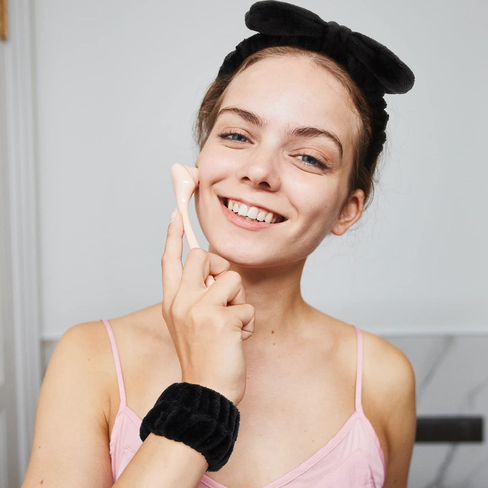 WHAVEL set styled in a bathroom spa scene illustrating routine convenience