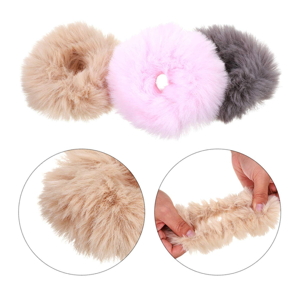 WILLBOND pom-pom attached to a bag showing dual use as accessory