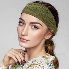 WILLBOND model using headband during evening makeup to keep hair back