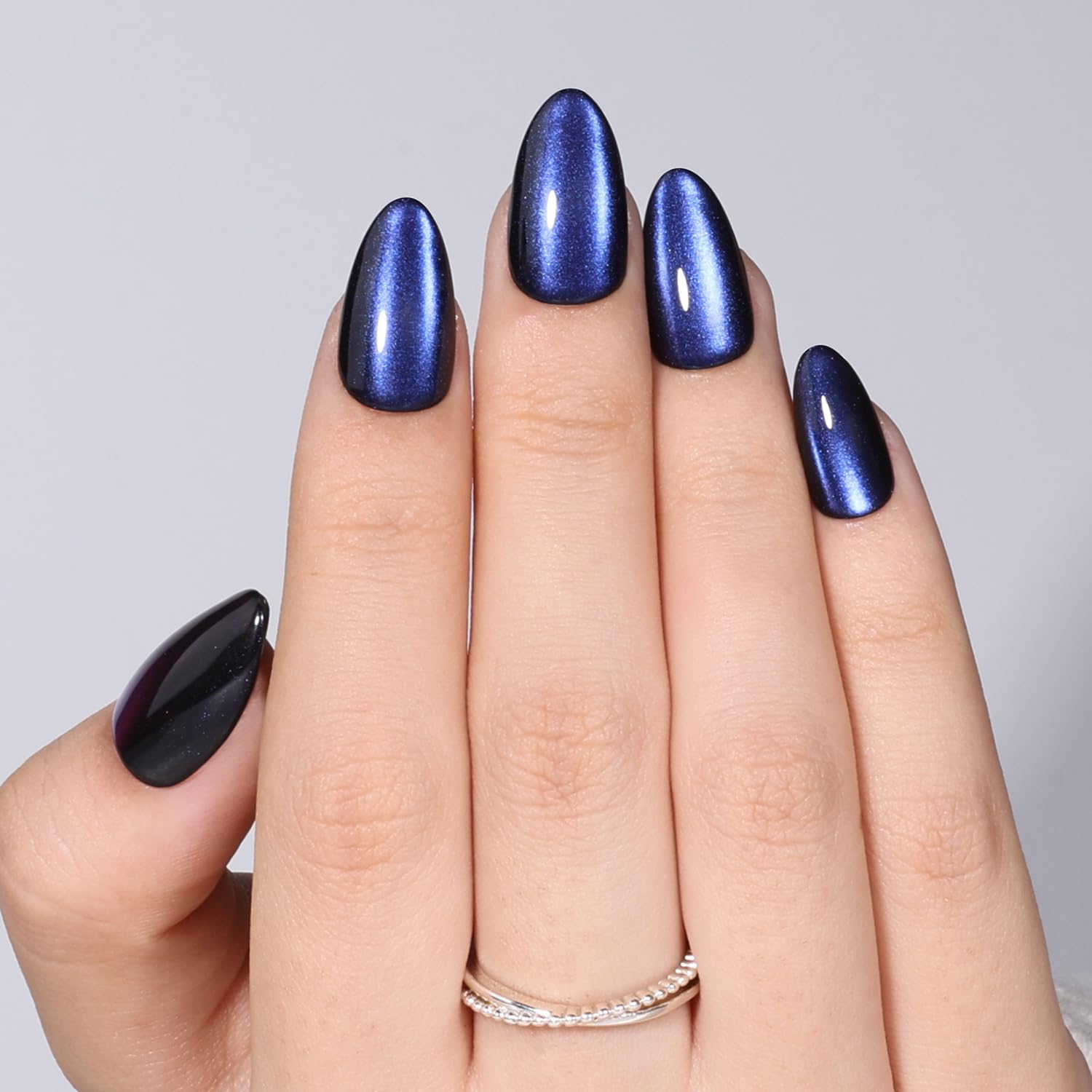 WiniBeauty application tools and adhesive options for versatile wear