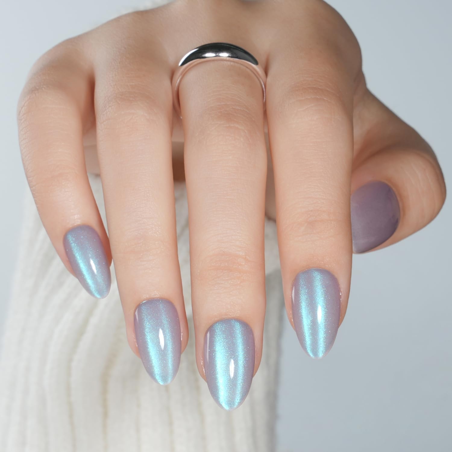 WiniBeauty close-up of cat eye shimmer showcasing dimensional polish and photo-ready shine