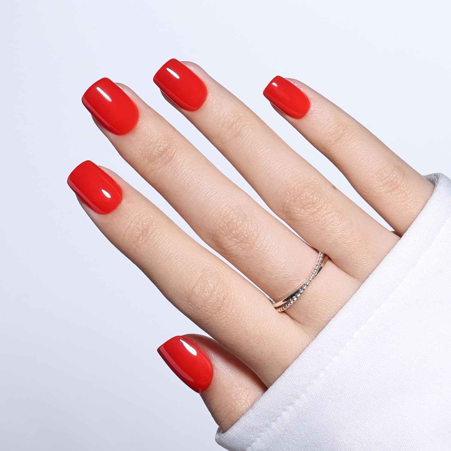 WiniBeauty front packaging displaying 30 classic red press-on nails and tools
