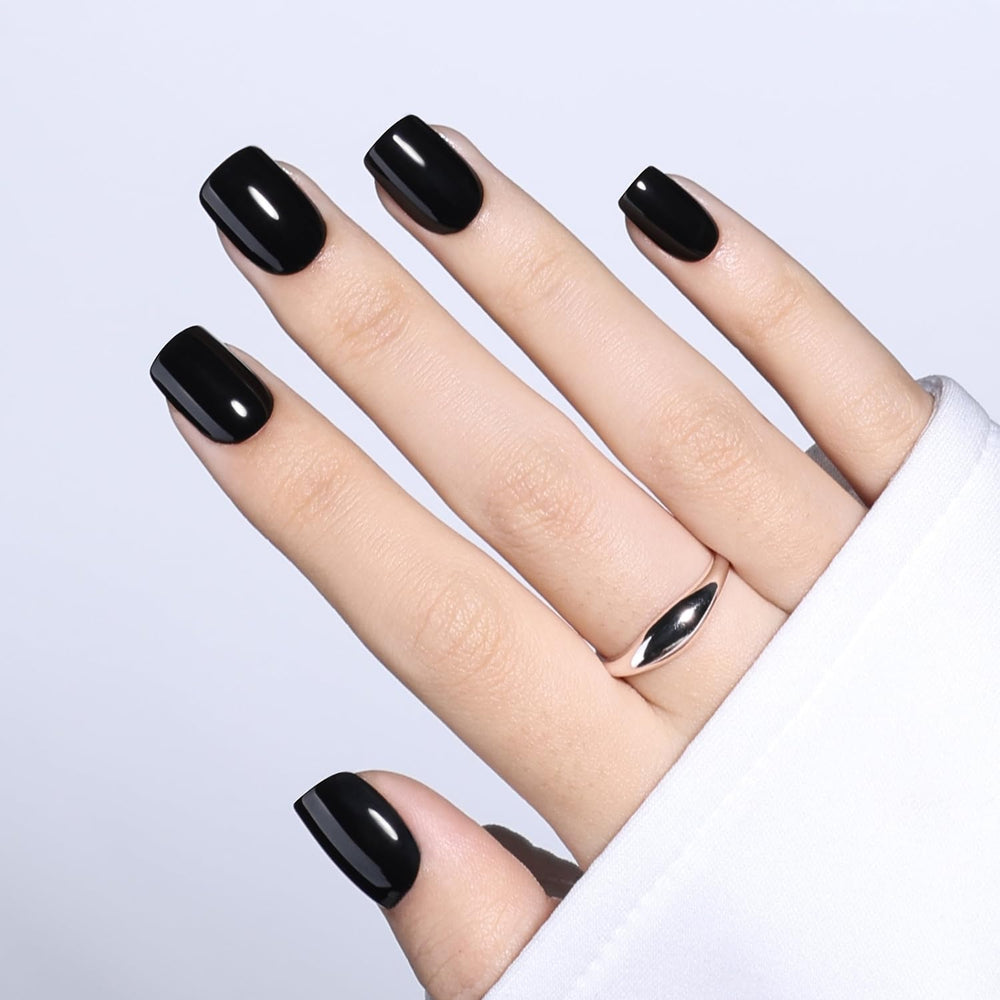 WiniBeauty front packaging showing 30 pure black square press-on nails and tools, quick salon look