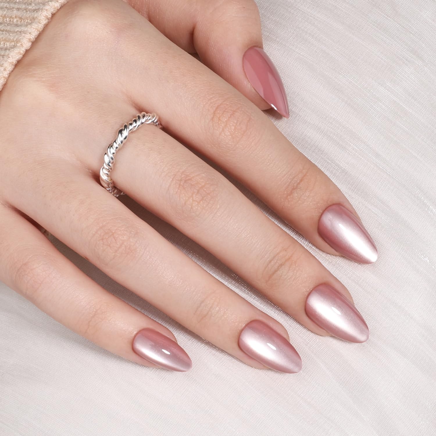 WiniBeauty glued press-on nail demonstrating secure long-wear durability