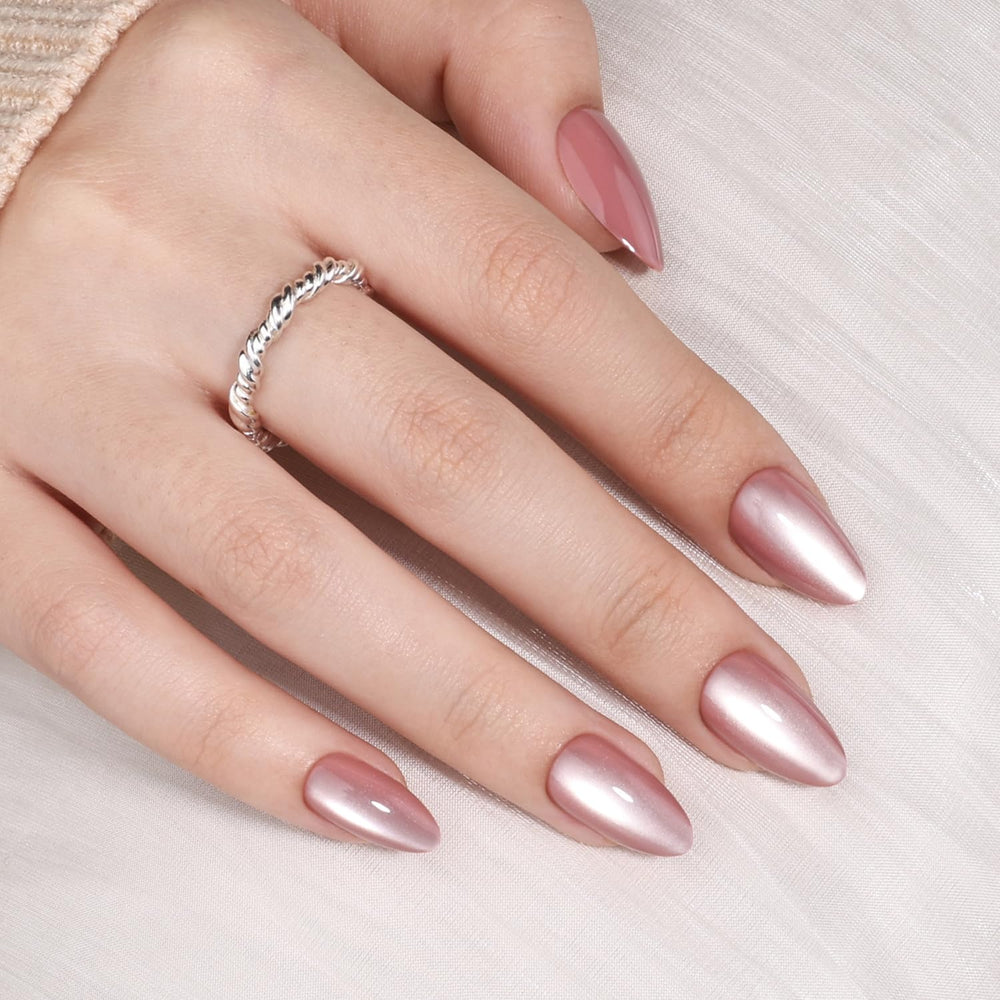 WiniBeauty glued press-on nail demonstrating secure long-wear durability