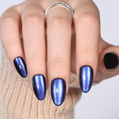 WiniBeauty nails worn on hand for a lifestyle look and elegant finish