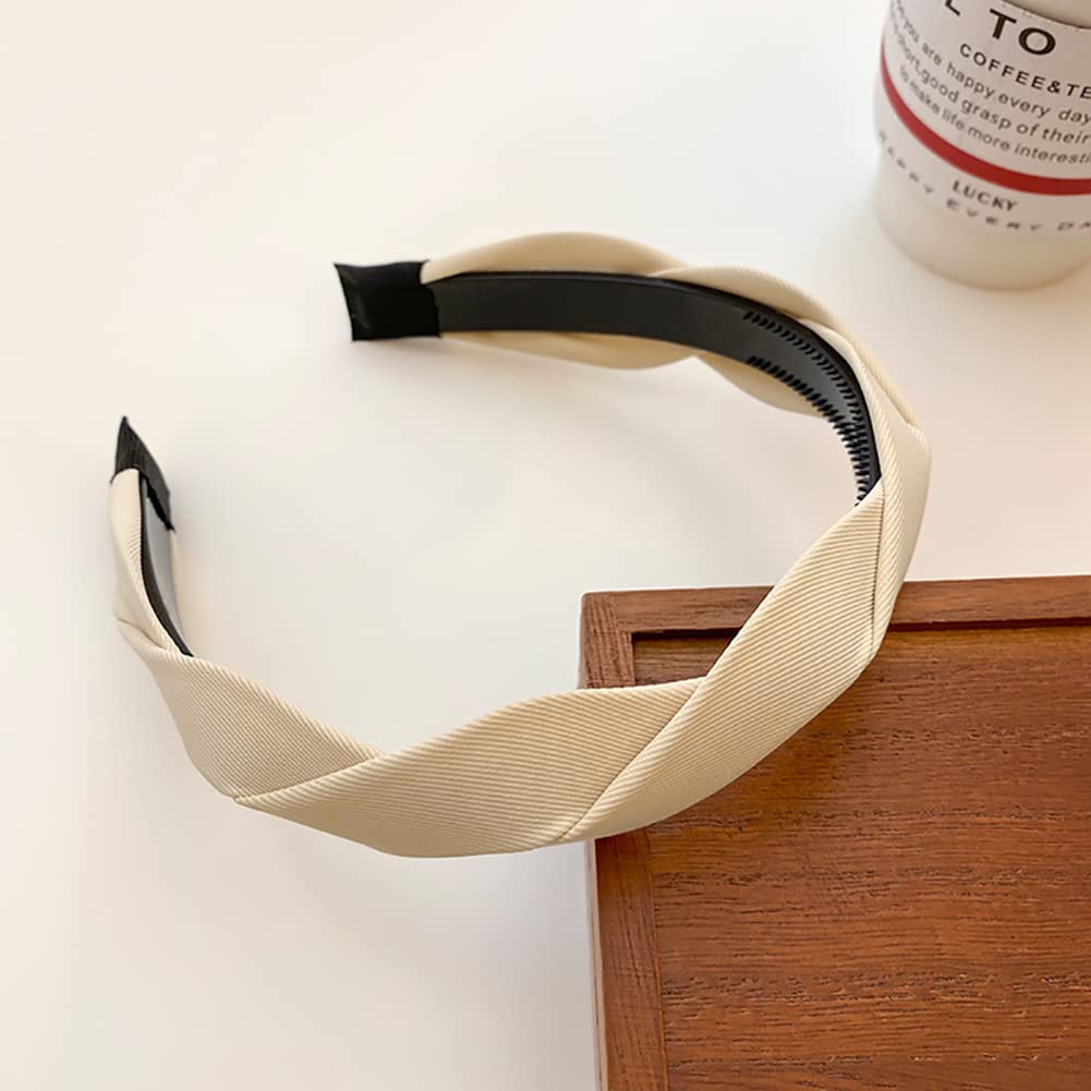 WOVOWOVO headband styled outdoors demonstrating effortless outfit enhancement