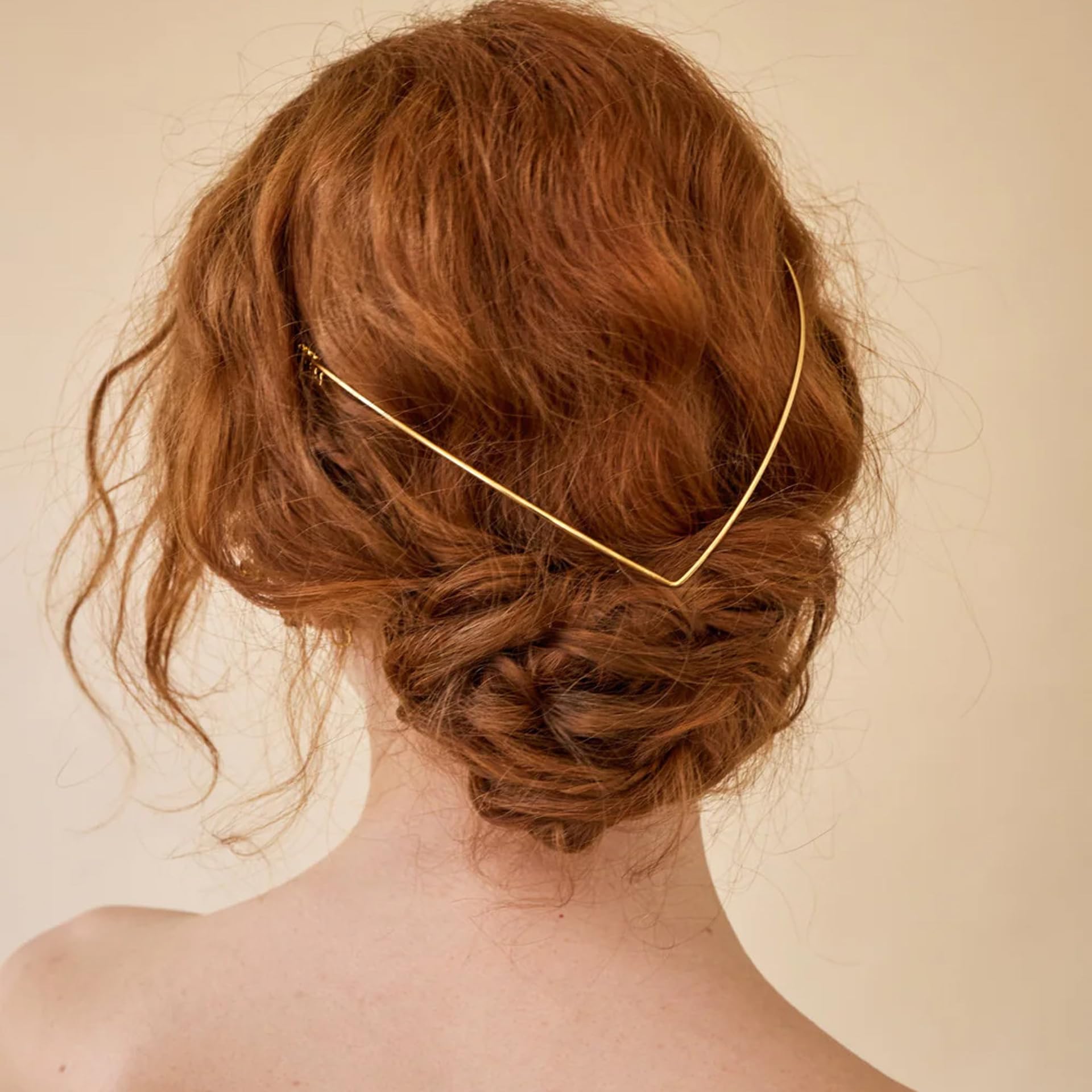 WYSJYBHJ model wearing band back-worn to show comfortable, secure hold