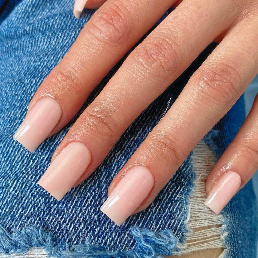 XCREANDO baby pink close-up texture highlighting smooth gel shine benefit