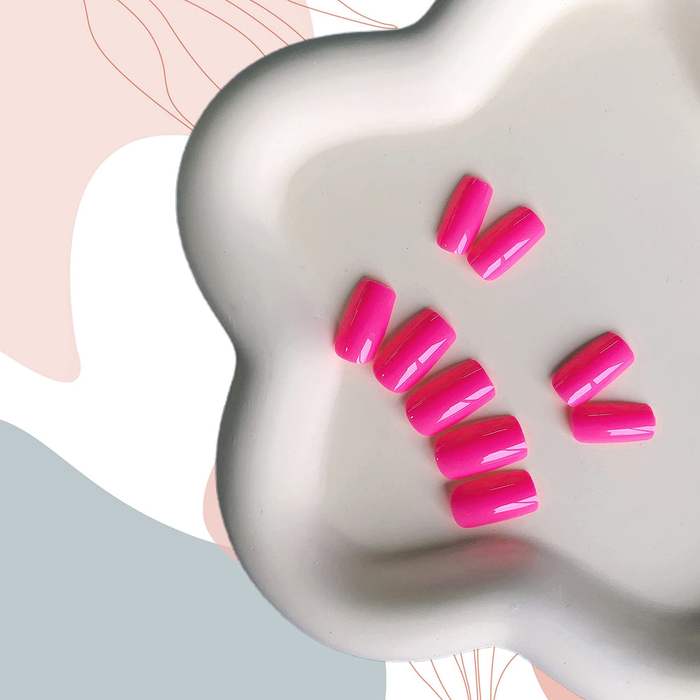 XCREANDO close-up glossy finish highlighting smooth gel-like texture and shine