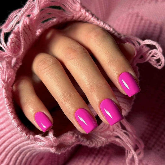 XCREANDO close-up of gel texture highlighting chip-resistant finish