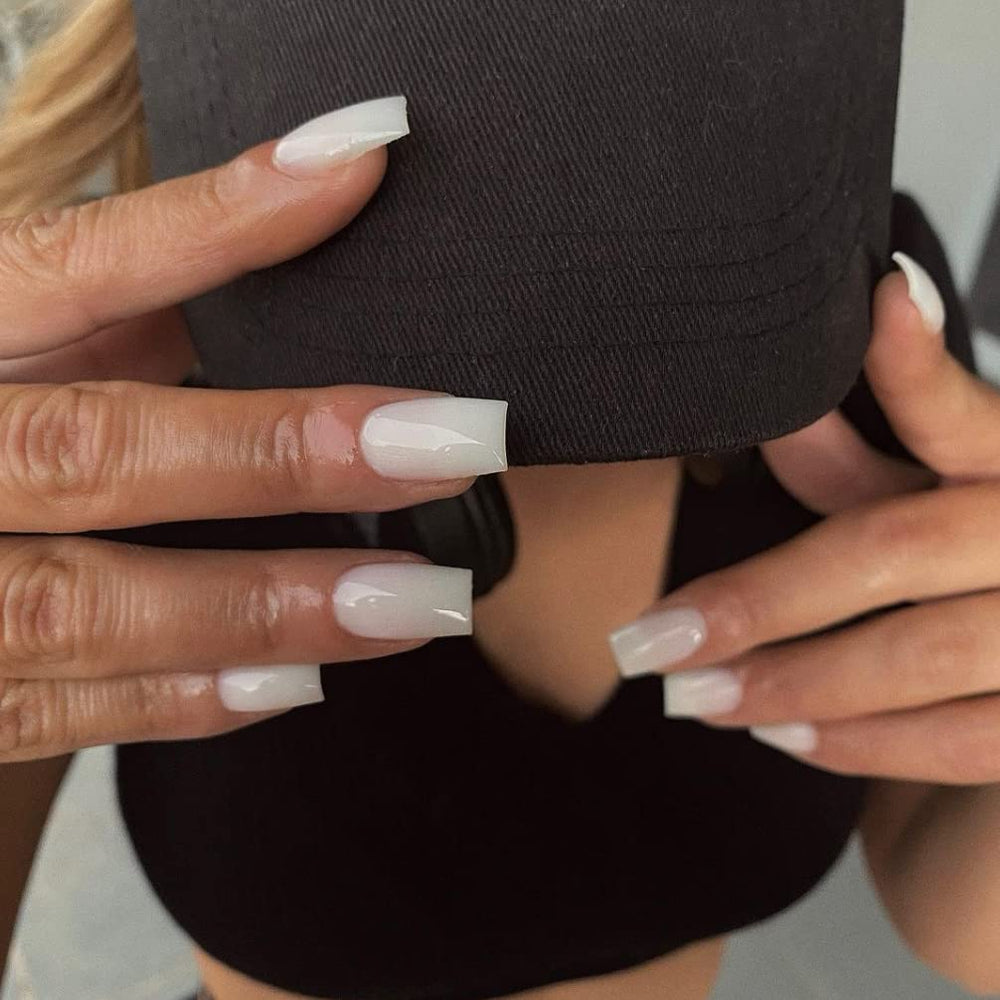 XCREANDO close-up of glossy gel surface highlighting smooth finish and salon shine