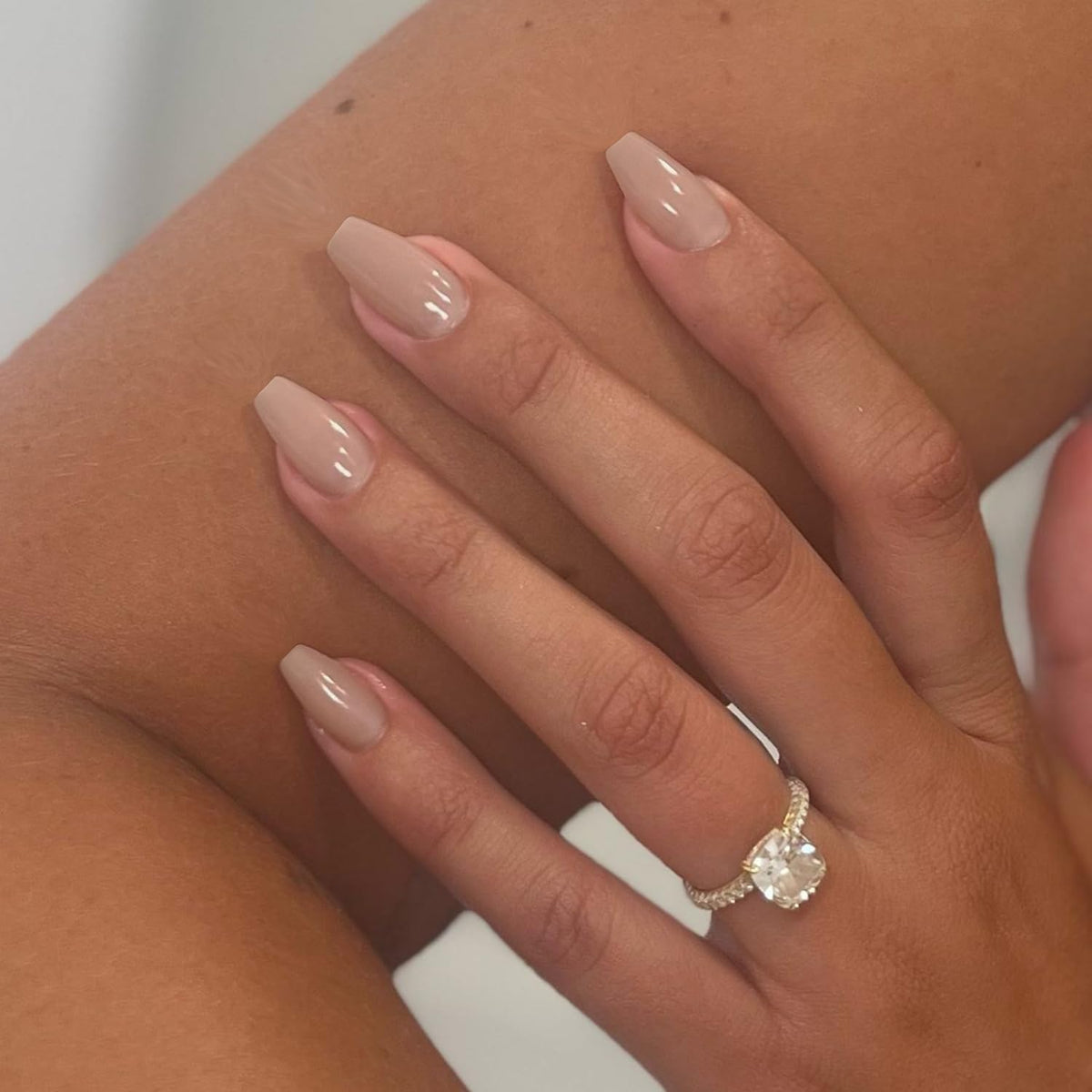 XCREANDO front packaging showing beige coffin press-on nails and included accessories