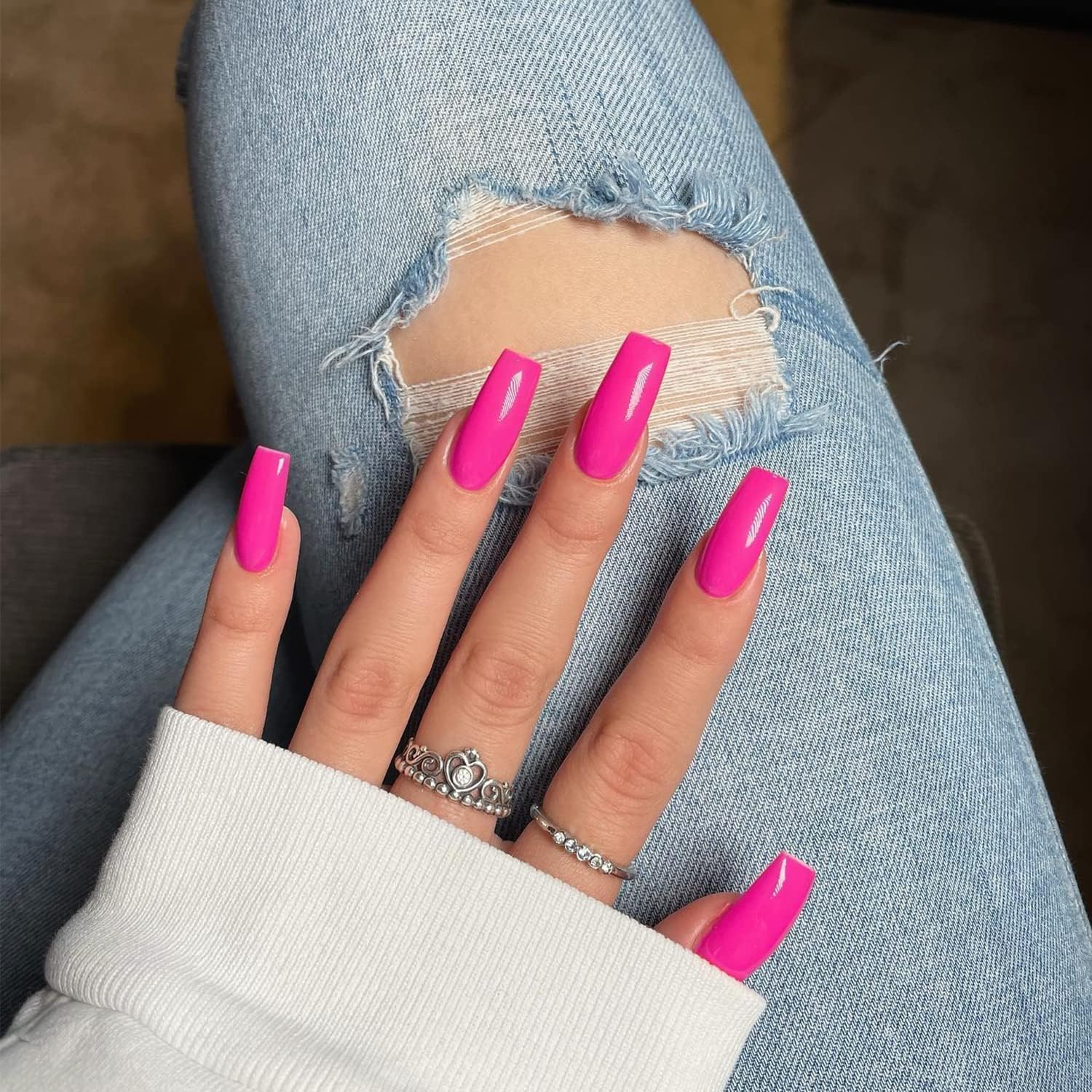 XCREANDO front packaging showing neon pink press-on nails and benefits