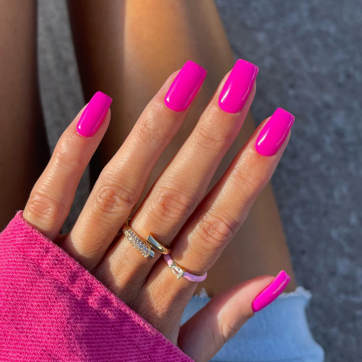 XCREANDO front packaging showing 24 hot pink press-on nails and box benefits
