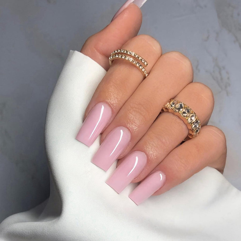 XCREANDO front packaging showing pink press-on nails and quick application benefit