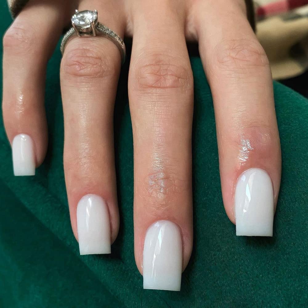 XCREANDO front packaging showing 24 white press-on nails for convenient at-home manicures