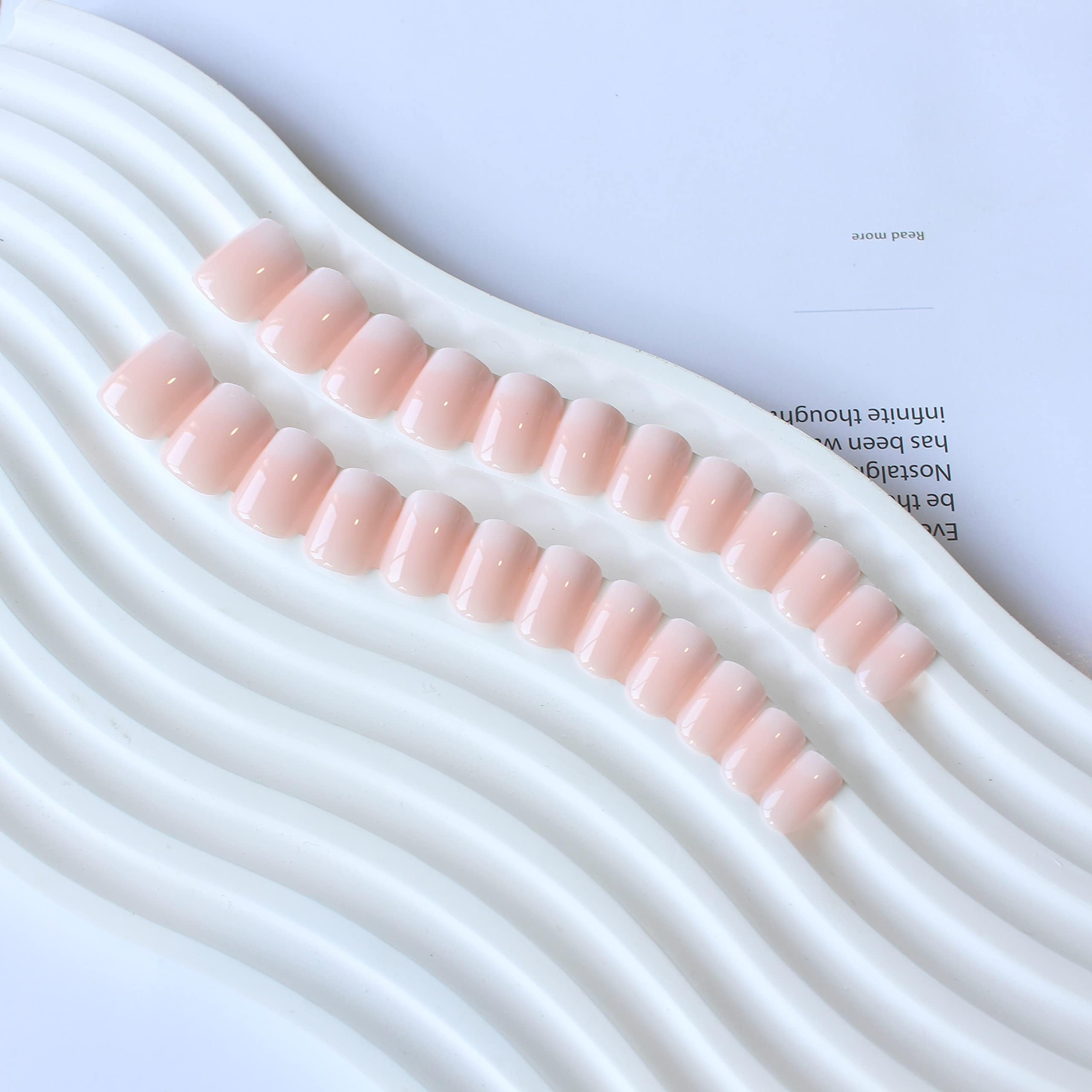 XCREANDO texture close-up showing durable gel surface for longer-lasting wear