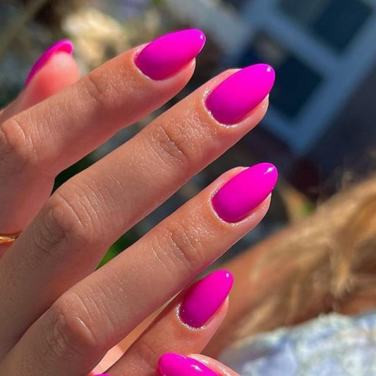 XCREANDO front packaging showing hot pink nails and 24-piece set benefit