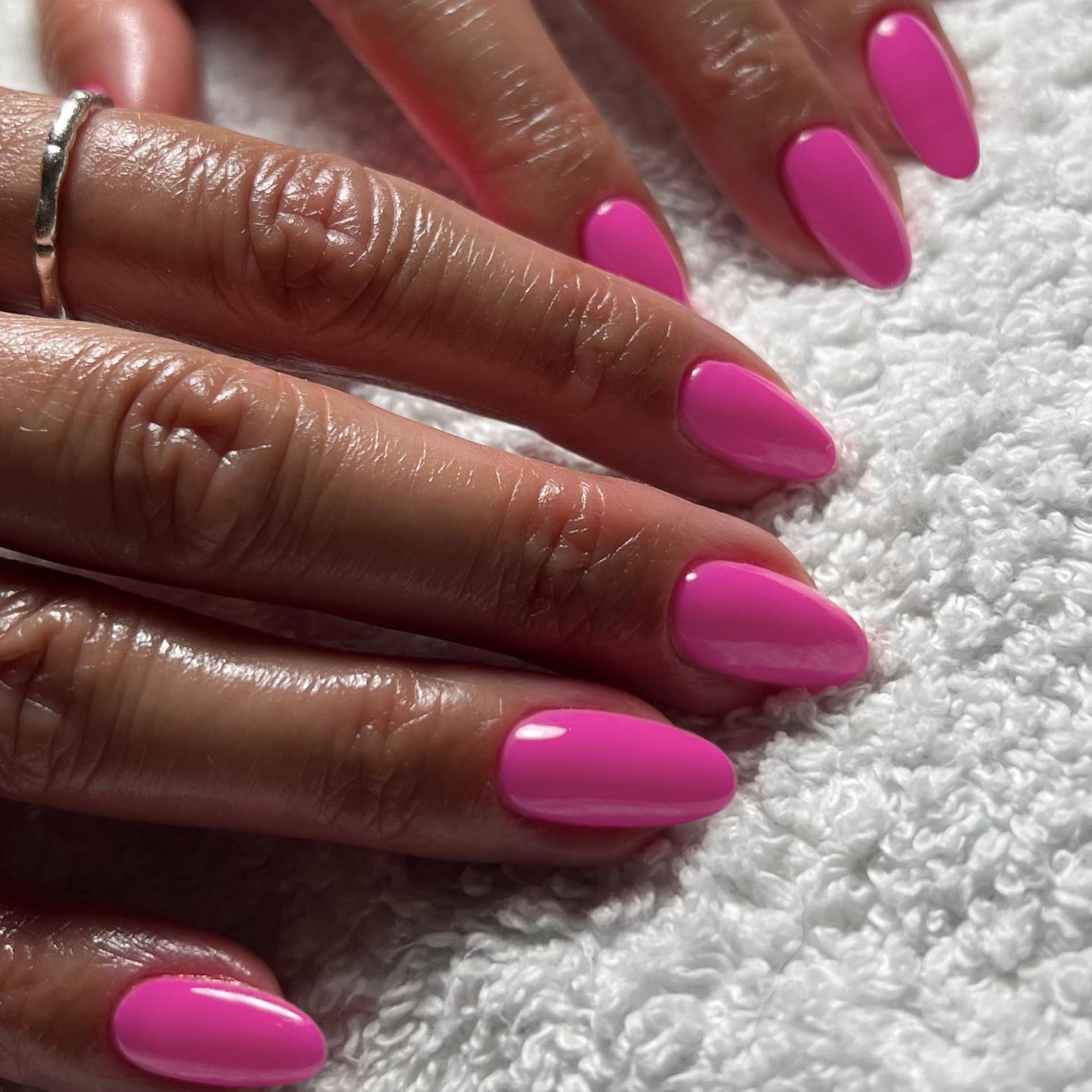 XCREANDO top view of arranged nails highlighting ready-to-apply convenience
