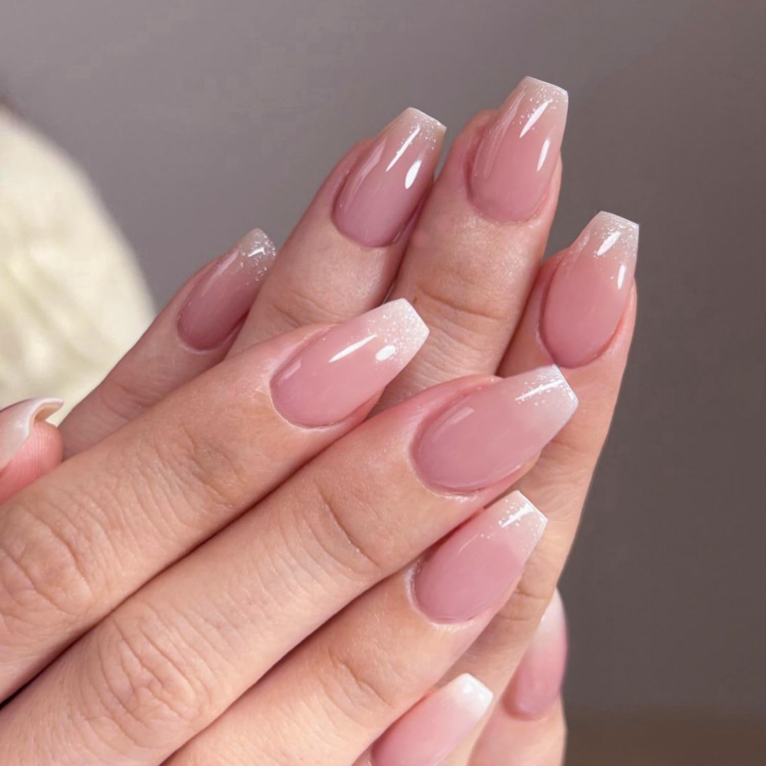 XCREANDO model wearing nails showing everyday style and instant salon look benefit