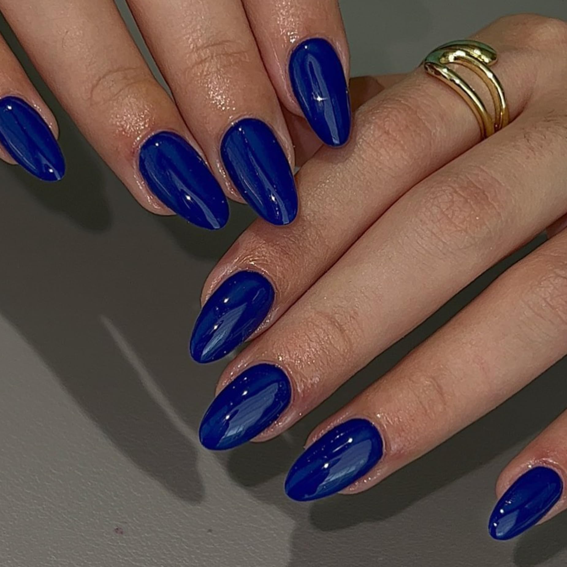 XCREANDO side profile of short almond nail shape showing comfortable natural curve