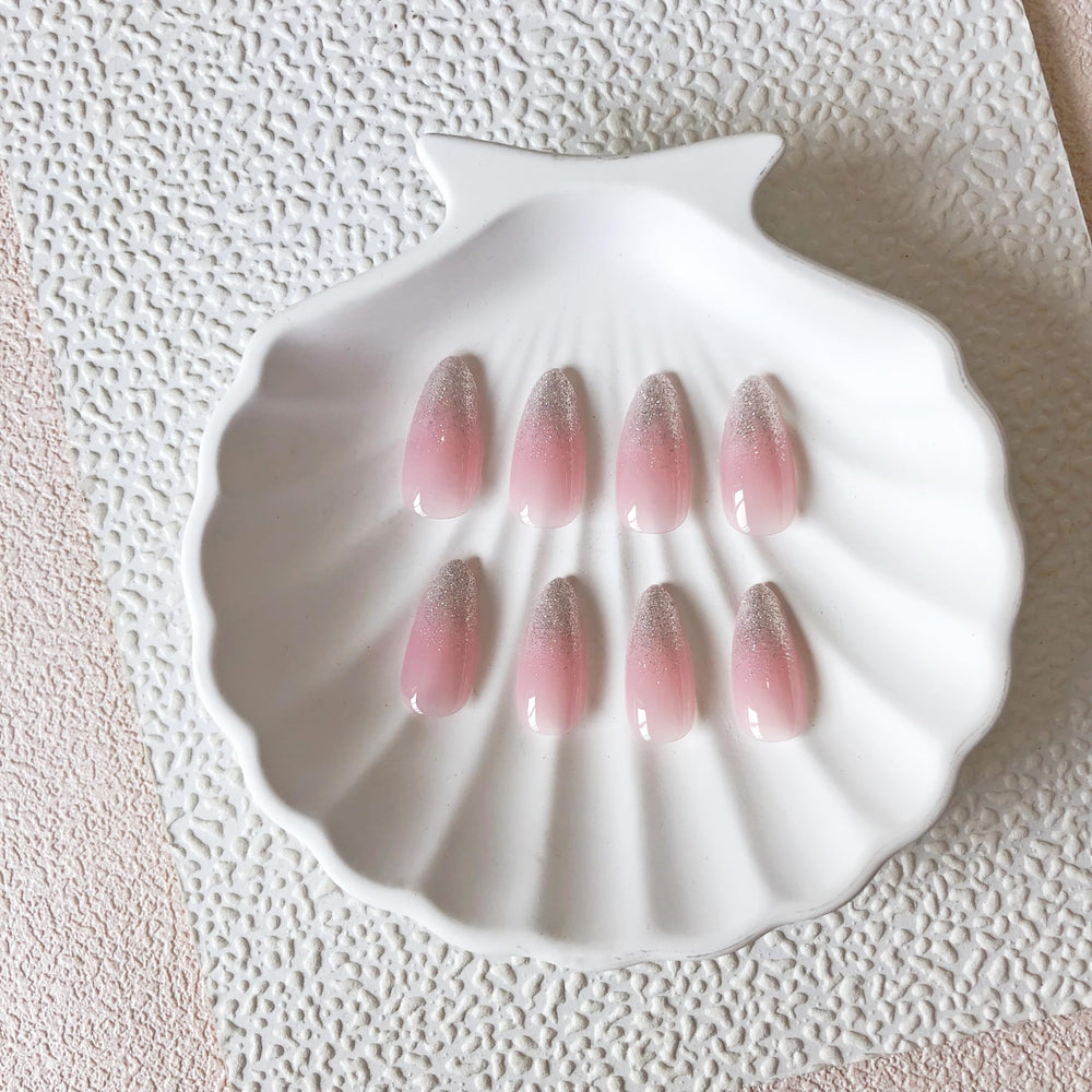 XCREANDO laid-out 24 nails displaying full size range for better fit options