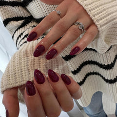 XCREANDO glossy surface detail highlighting long-lasting sheen