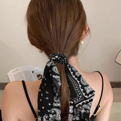 Xiyantiji close-up of paisley fabric texture highlighting soft grip and durability